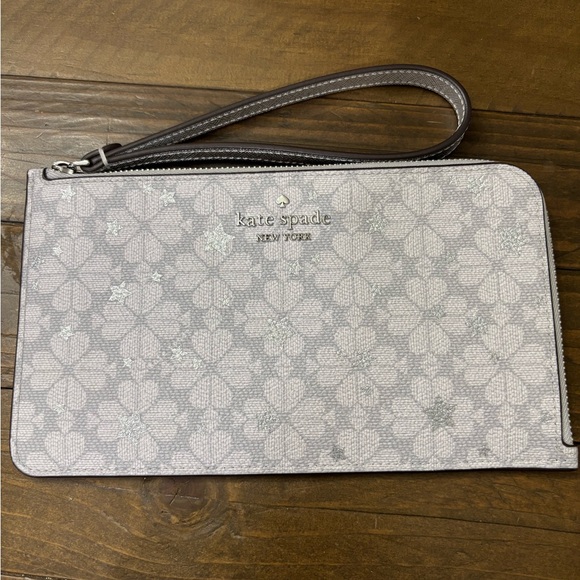 kate spade Handbags - Kate Spade Spade Flower Star Toss Medium L-Zip Wristlet